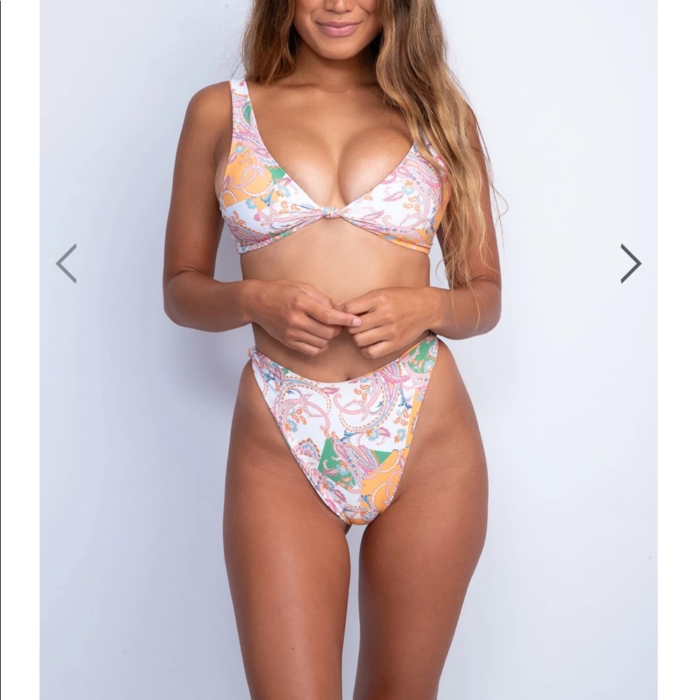Statue Antigua bikini set